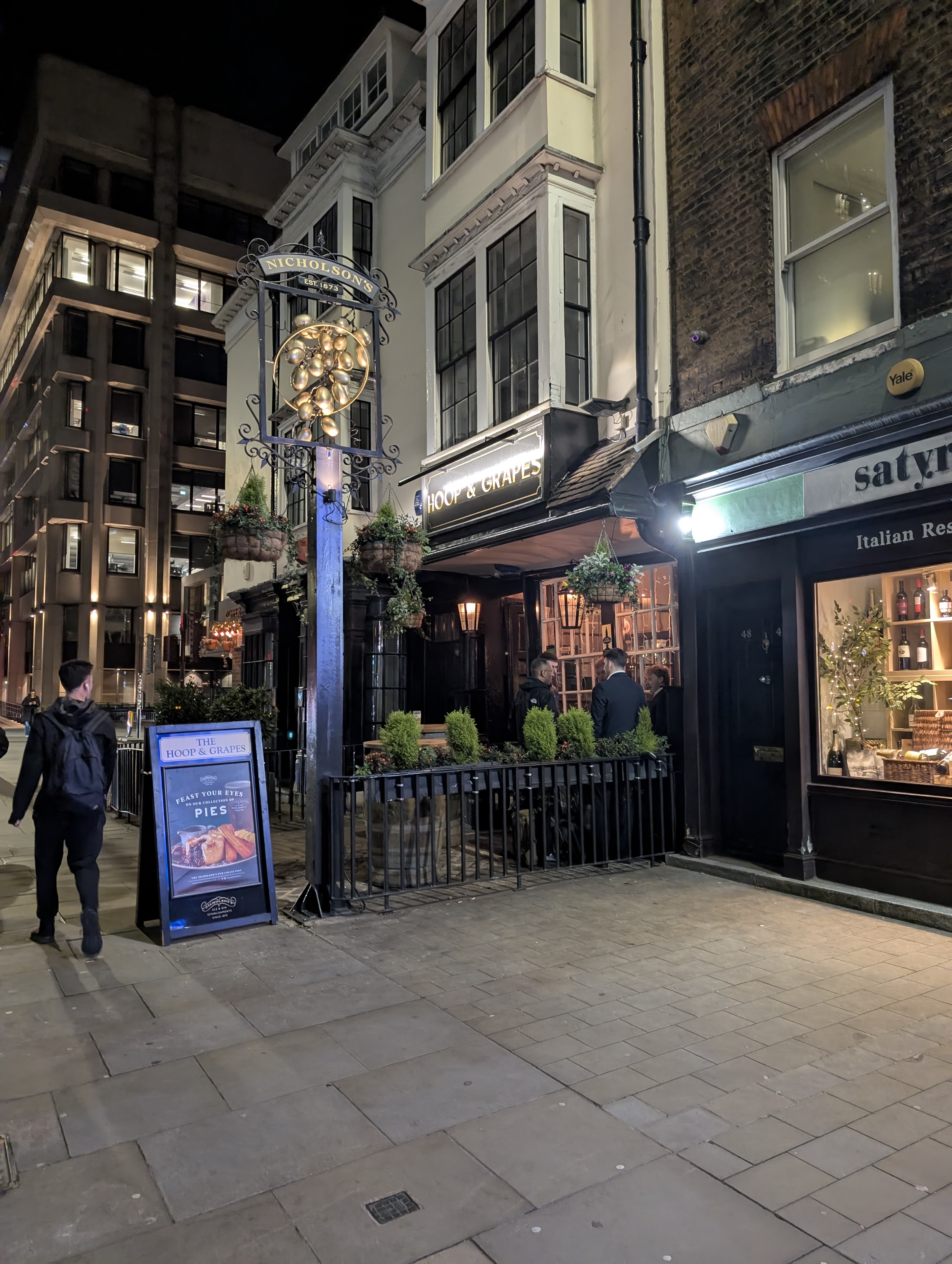 image from Hoop and Grapes, Aldgate High Street